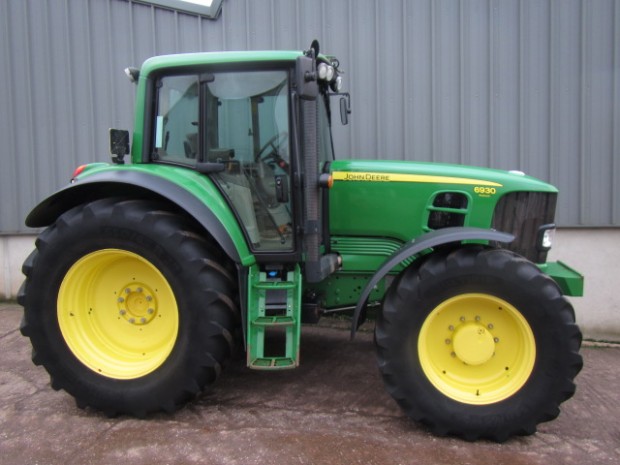 John Deere 6930