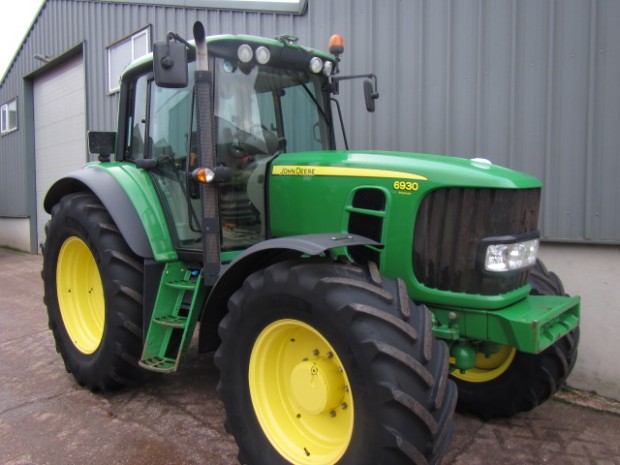 John Deere 6930