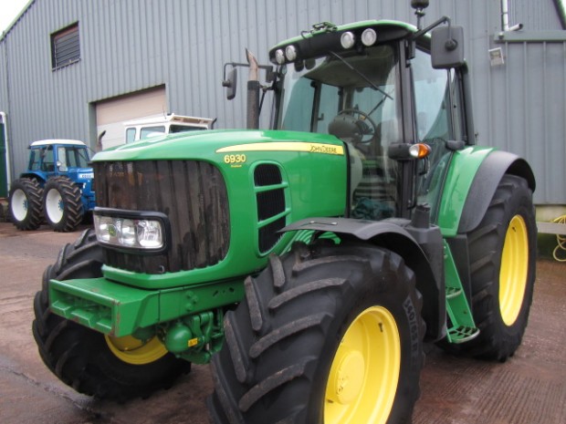 John Deere 6930