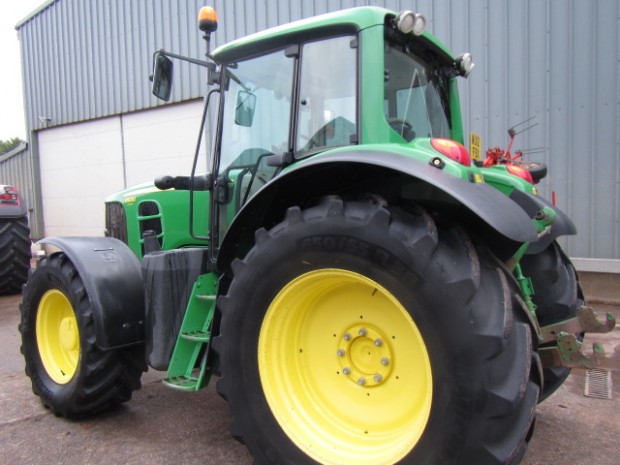 John Deere 6930
