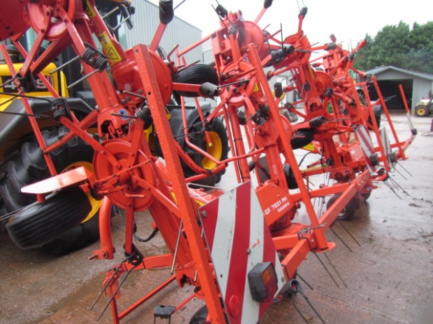 Kuhn GF 7601 MH 8 rotor tedder