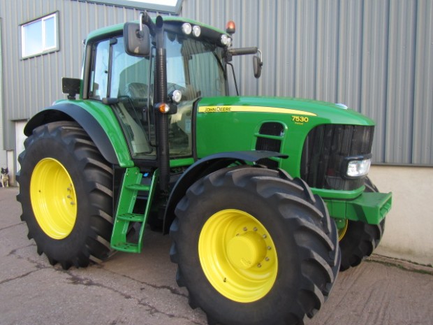 John Deere 7530