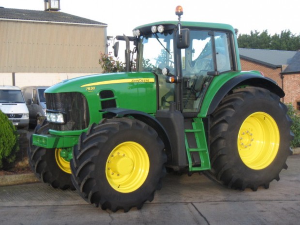John Deere 7530