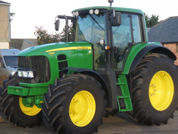 John Deere 7530