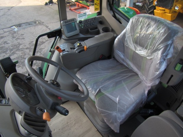 John Deere 7530