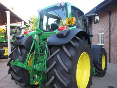 John Deere 7530