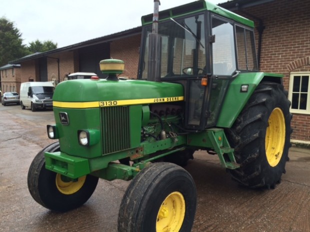 John Deere 3130