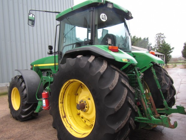 John Deere 8300