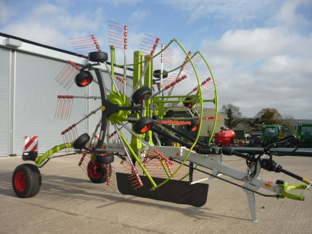 Claas Liner 2800 rake