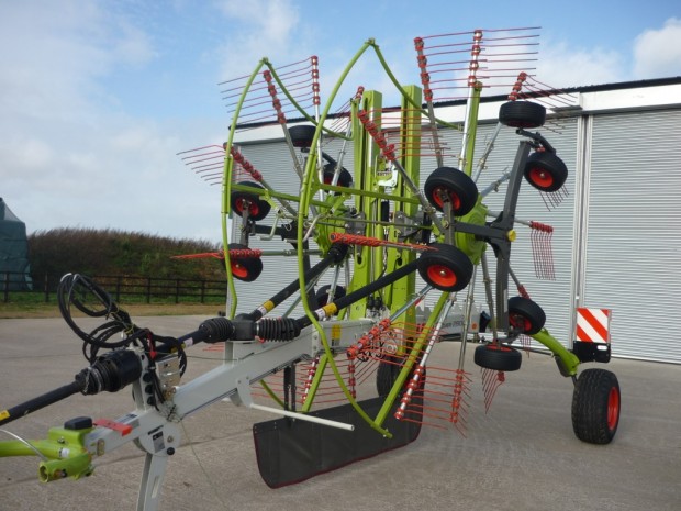 Claas Liner 2800 rake