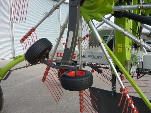 Claas Liner 2800 rake