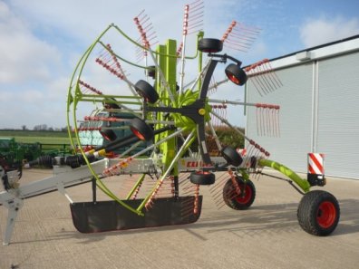 Claas Liner 2800 rake