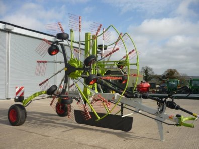 Claas Liner 2800 rake