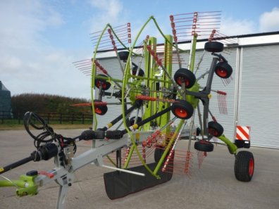 Claas Liner 2800 rake