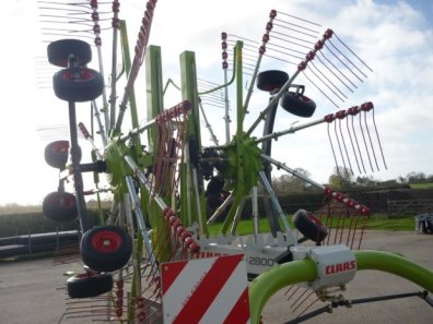 Claas Liner 2800 rake