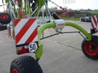 Claas Liner 2800 rake