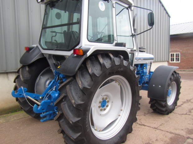 Ford 7810