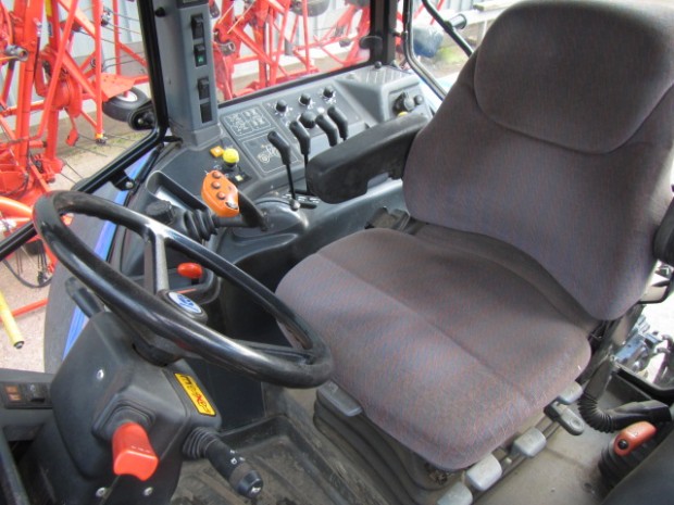 New Holland TM190