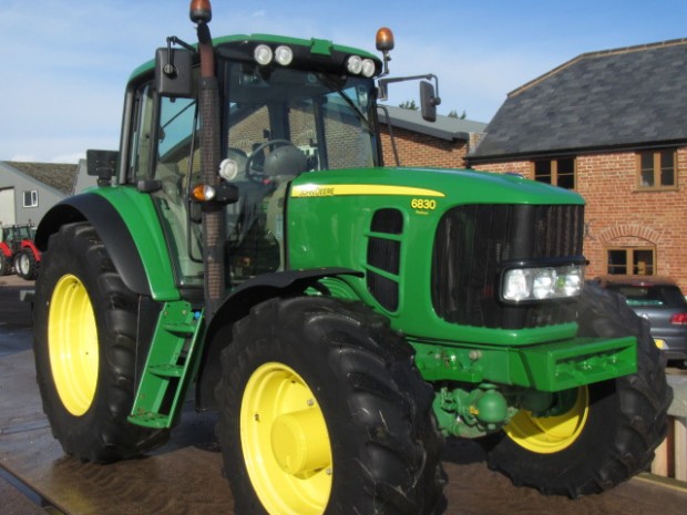 John Deere 6830