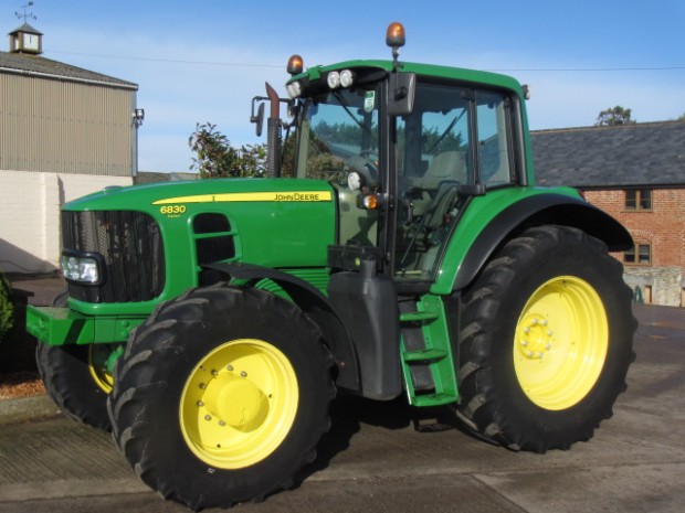 John Deere 6830