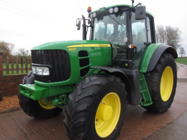 John Deere 6830