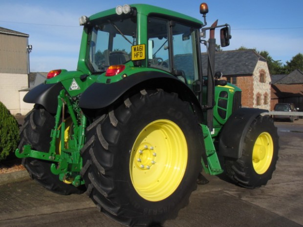 John Deere 6830