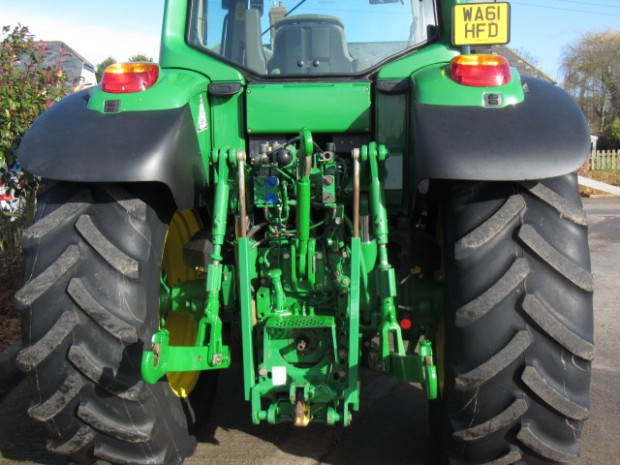 John Deere 6830