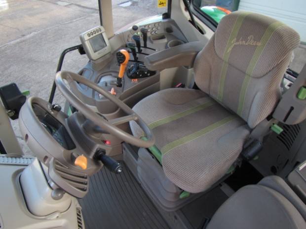 John Deere 6830