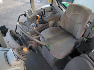 John Deere 6830