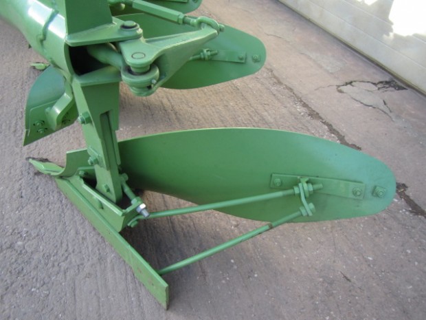 Dowdeswell 170 Series MR plough