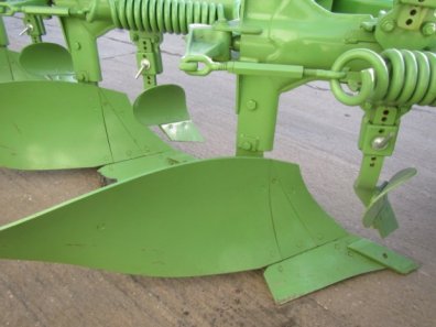 Dowdeswell 170 Series MR plough