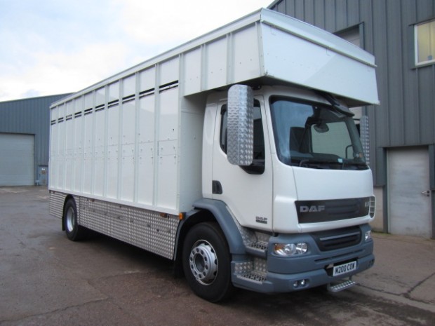 DAF LF 55.220 18 ton cattle lorry