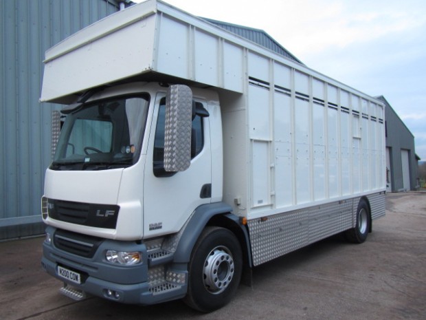 DAF LF 55.220 18 ton cattle lorry