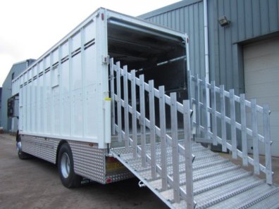 DAF LF 55.220 18 ton cattle lorry