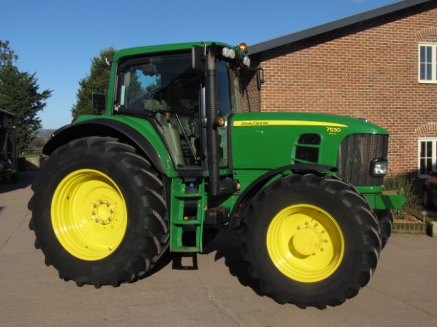 John Deere 7530