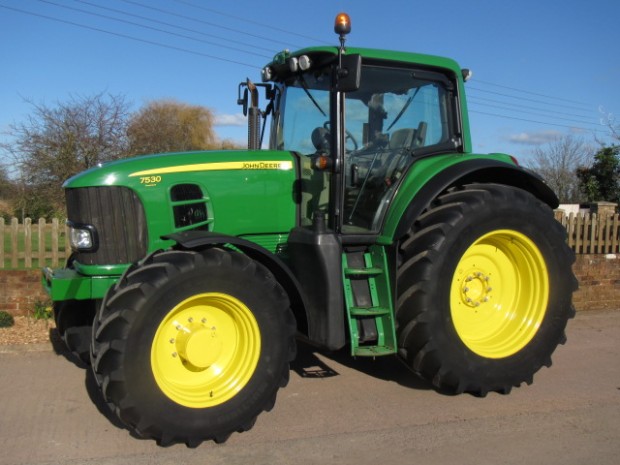 John Deere 7530