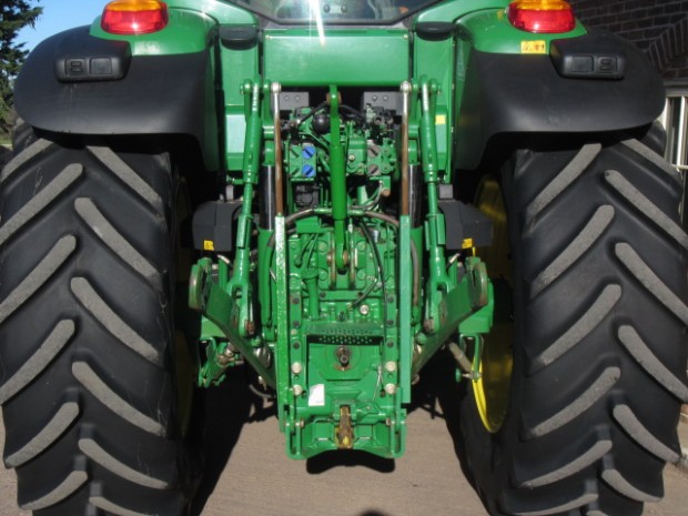 John Deere 7530