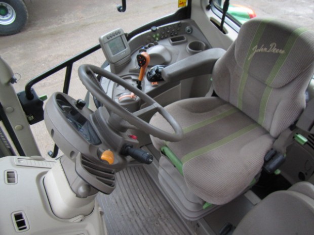 John Deere 7530
