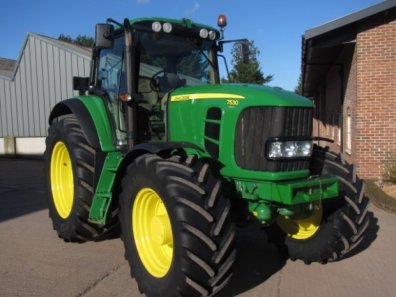 John Deere 7530