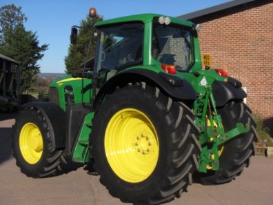 John Deere 7530