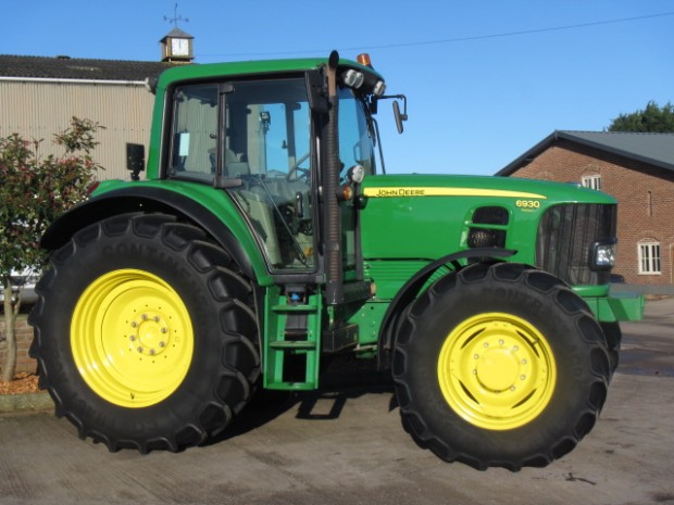 John Deere 6930