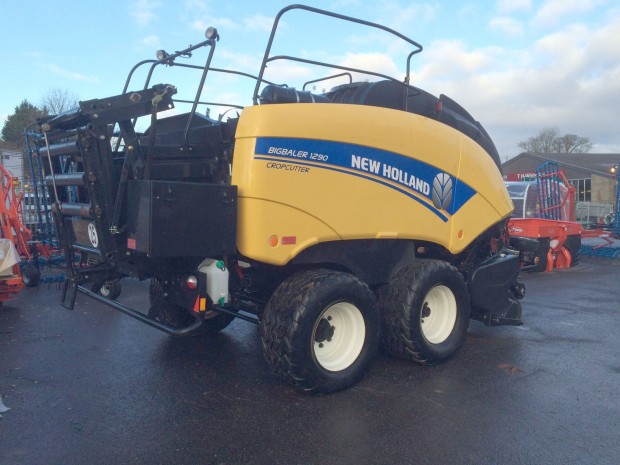 New Holland BB1290 baler