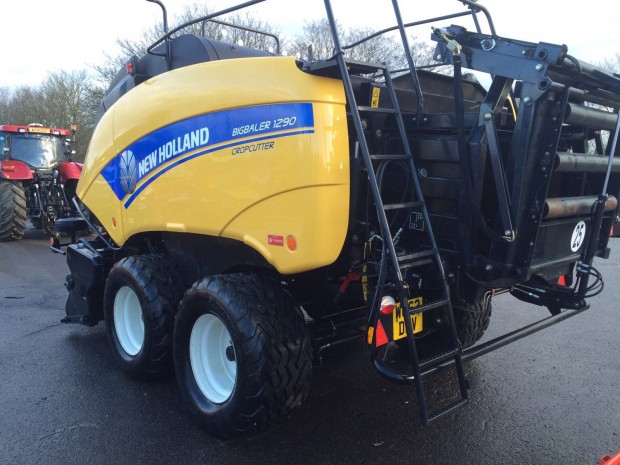 New Holland BB1290 baler