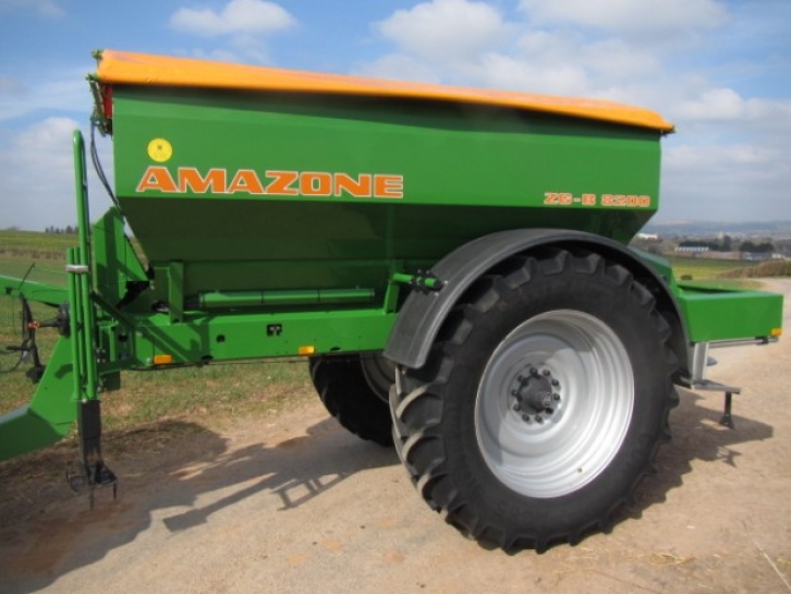 Amazone ZG-B 8200 fertiliser spreader
