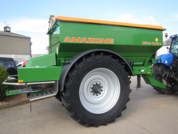 Amazone ZG-B 8200 fertiliser spreader