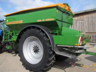 Amazone ZG-B 8200 fertiliser spreader