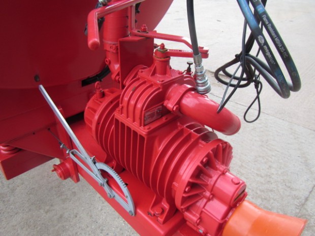 Hi-Spec 2500 Gallon slurry tanker