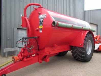 Hi-Spec 2500 Gallon slurry tanker