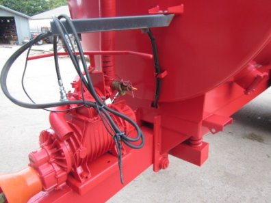Hi-Spec 2500 Gallon slurry tanker