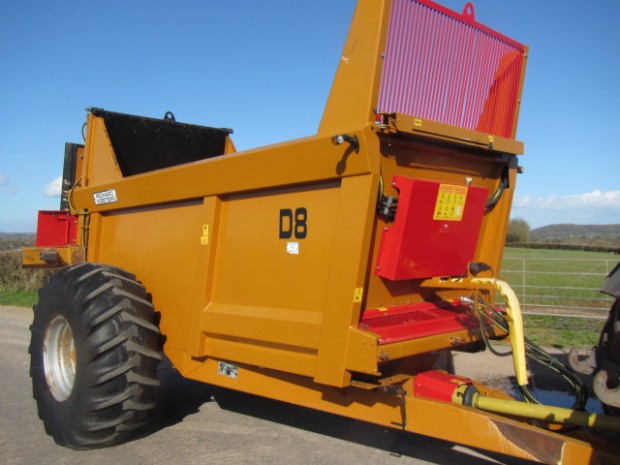 Richard Western D8 rear discharge spreader